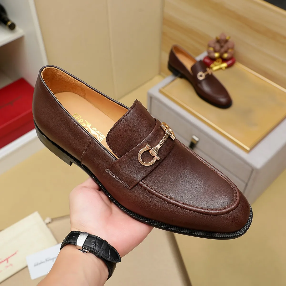 Men's shoes 💰440 Ferragamo [Ferragamo] top imported suit men's shoes 💯Original copy of the official website, product materials: selected imported embossed calfskin + luxury hardware buckle accessories ~ imported water-dyed cow 🐂 leather lining. Strong three-dimensional visual effect, original combination outsole, multiple colors available😘 Size: 39-44 (38.45.46. Customized)